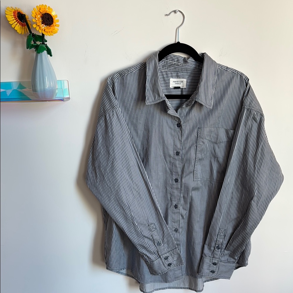American Eagle heather blue/white pinstripe button up rounded slouchy